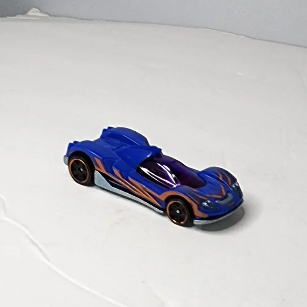 Hot Wheels TeeGray 1/64 scale